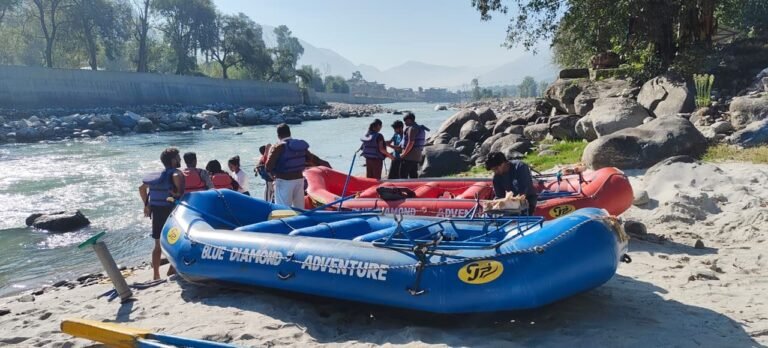rafting boats beas river kullu